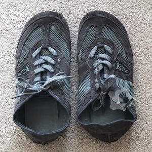 Magical Shoes Explorer